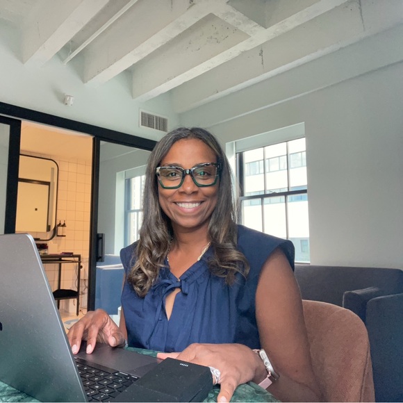 Meet your Posher, Sonya - Picture 1 of 1